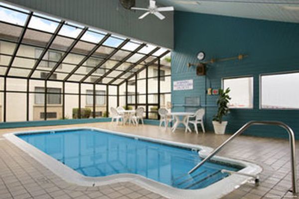 BAYMONT INN & SUITES BRANFORD (Stony Creek)